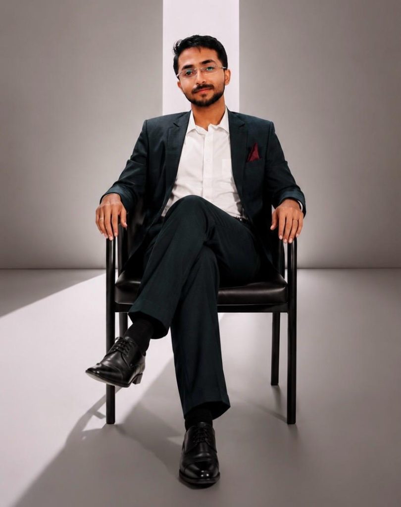 about dr abhishek kumar
